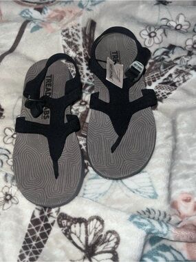 Threadless Women's Black Sandal - Comfortable Everyday Thong